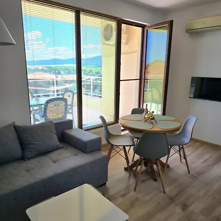 Paradise червенка Апартаменты